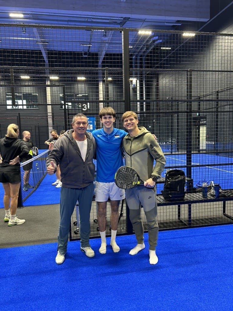 Georg Piller with padel coaches